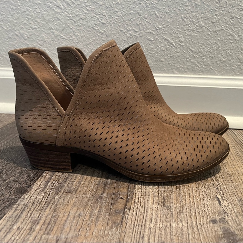 Like New Tan Lucky Brand Leather Ankle Booties size 7 1/2